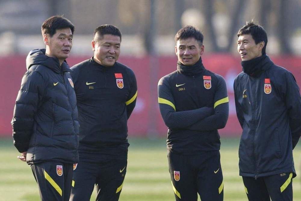 西汉姆联目前以9胜3平6负的战绩排名英超第7名位置，球队得失球比为31：30。